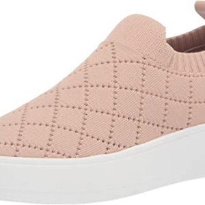 NEW STEVE MADDEN WOMEN'S SIZE 8  BEQUILT SNEAKER Knit Rubber Sole BLUSH